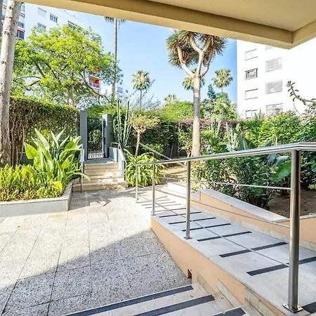 Modern Seaside Escape *